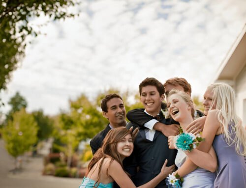 What You Need to Know Before Booking a Limo for Prom